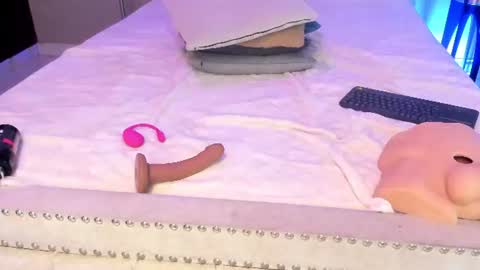    online show from August 13, 2:31 pm