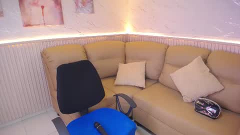 Sara... online show from August 12, 1:46 pm