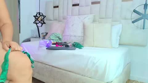 sara online show from August 8, 2:55 am