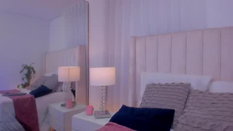 sara_sanders online show from February 18, 4:42 am
