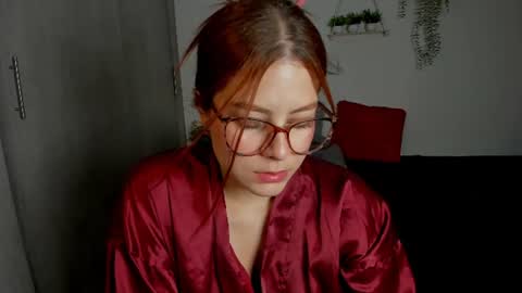 sara_sweett9 online show from August 6, 11:37 pm