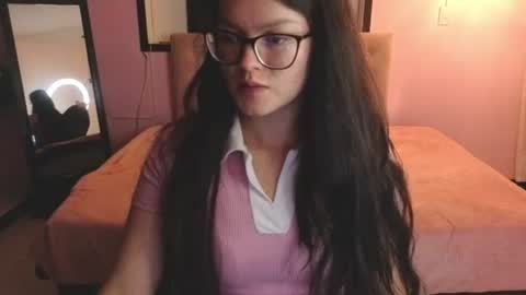 sara_valderrama_ online show from August 4, 4:15 pm