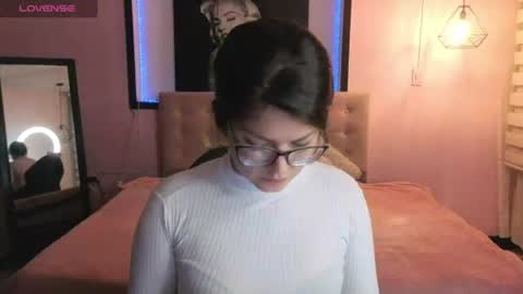 sara_valderrama_ online show from August 15, 5:06 pm