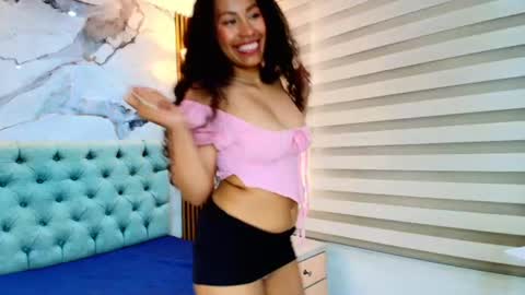 Sara Vazques online show from August 14, 6:00 pm