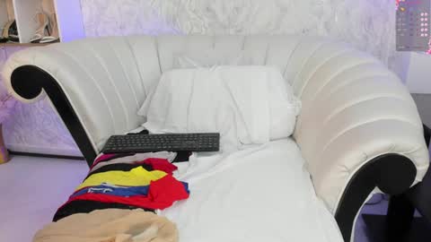 Ana mia colin online show from August 9, 8:37 am