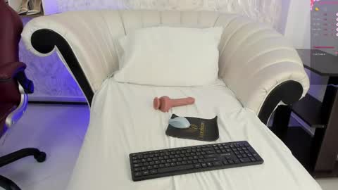 Ana mia colin online show from August 12, 2:03 am