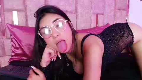Sara noa online show from August 6, 5:45 pm