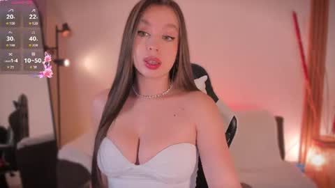 sara cavali online show from August 5, 8:18 pm