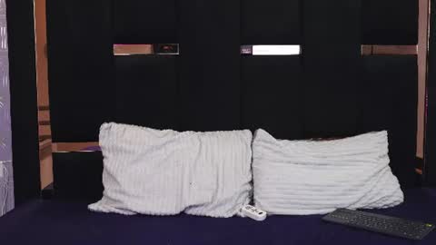 saraguzman__ online show from August 3, 6:37 pm