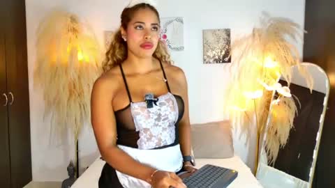 sarah  cinnamon online show from July 24, 6:22 pm