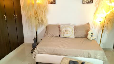 sarah  cinnamon online show from July 30, 5:09 pm