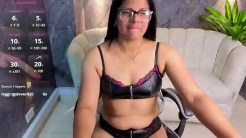 sarah_bay_tx online show from August 11, 12:01 am