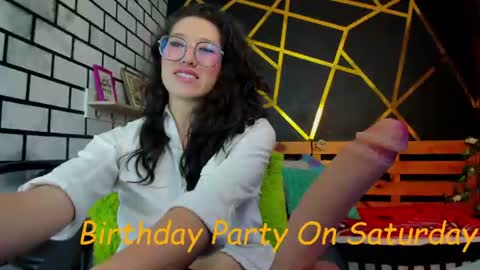 Sarah online show from August 5, 4:49 pm