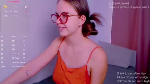 Sarah online show from August 11, 10:39 am