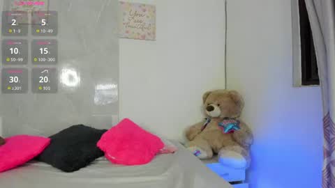 sarah_lowee online show from July 23, 8:55 pm