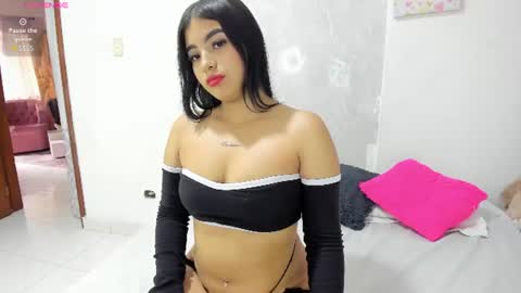 sarah_lowee online show from August 14, 9:51 pm