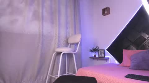 Sarah  online show from August 9, 2:40 pm