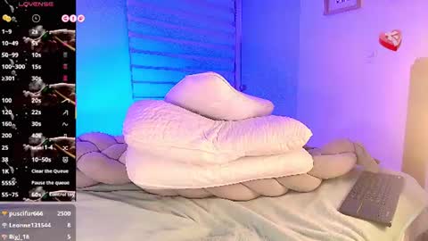 Sarah   online show from August 10, 2:02 am
