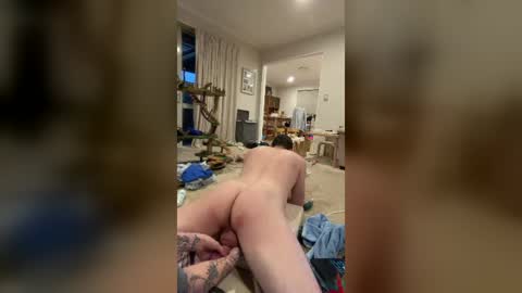 sarahbutler799 online show from August 15, 5:33 am