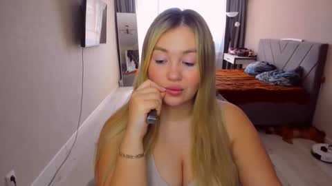 Sarah online show from June 2, 11:46 am