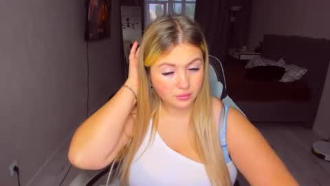 Sarah online show from July 23, 1:57 pm
