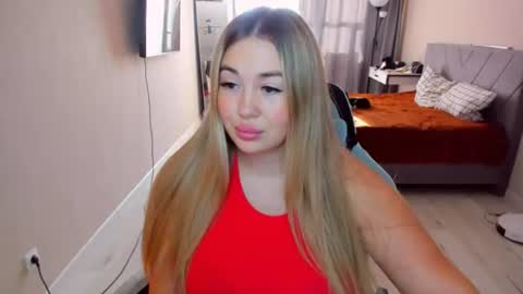 Sarah online show from August 5, 2:04 pm