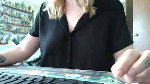 Sarah online show from July 30, 5:09 pm