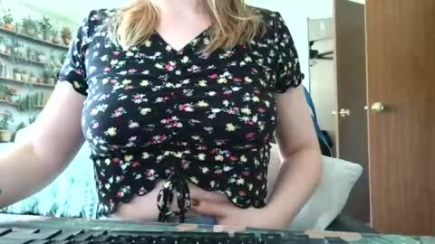 Sarah online show from August 6, 7:02 pm