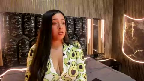 sarai_honeey online show from July 30, 9:10 pm