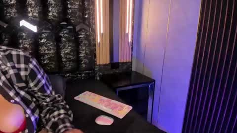 sarai_honeey online show from August 14, 11:41 pm