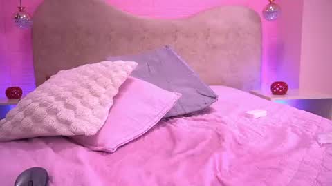 Sara  online show from August 5, 6:28 pm