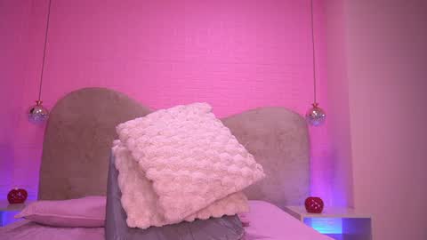 Sara  online show from August 6, 11:53 am