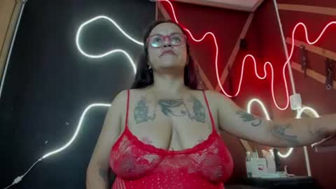 saraparquer online show from July 29, 9:33 pm