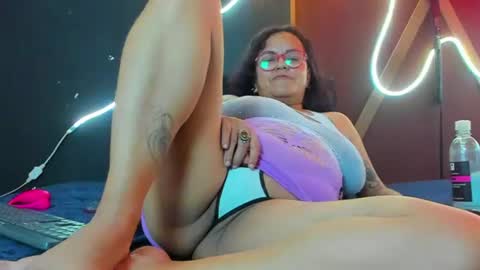 saraparquer online show from August 7, 6:02 am