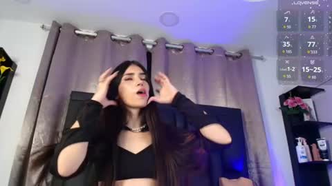 sararoy_ online show from August 4, 11:13 pm