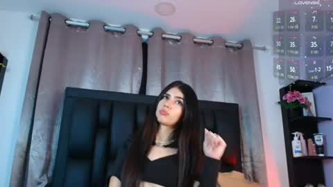 sararoy_ online show from August 5, 12:19 am