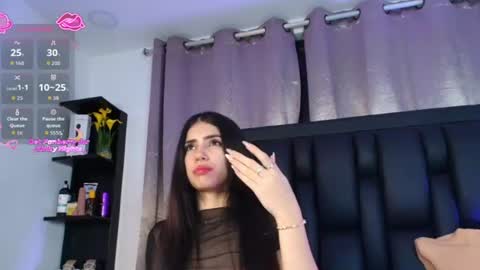 sararoy_ online show from August 6, 11:15 pm