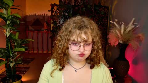 Sara online show from April 3, 2:47 pm