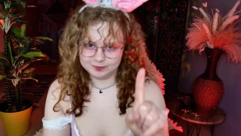 Sara online show from April 6, 2:10 pm