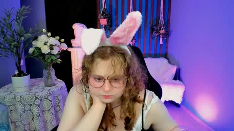 Sara online show from April 7, 2:44 pm
