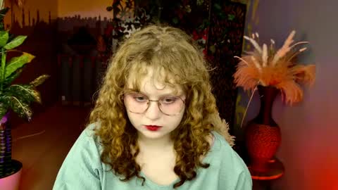 Sara online show from April 14, 9:06 am