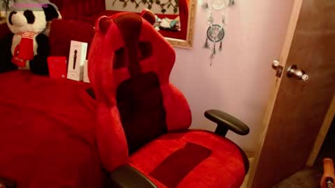 saray_nice online show from August 11, 11:45 am