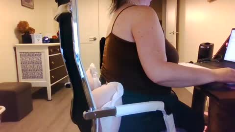 Sara online show from August 7, 8:31 pm