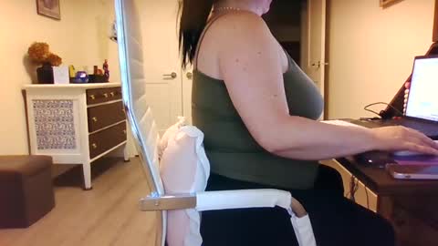 Sara online show from August 14, 5:49 pm