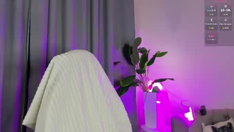 Your Selena 3 online show from August 10, 3:08 am