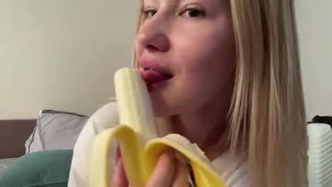 Sara online show from August 1, 2:12 pm