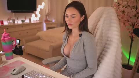 sashawest_official online show from April 28, 7:49 pm