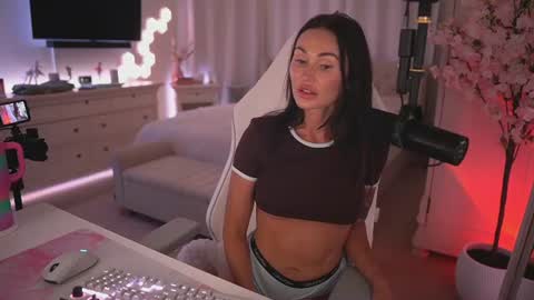 sashawest_official online show from June 19, 12:21 am