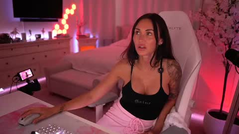 sashawest_official online show from July 7, 11:41 pm