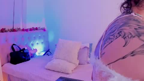 saskia_vellour online show from August 25, 12:29 am